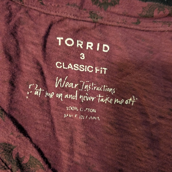Torrid Classic Fit bats Tshirt Size 3 - Picture 3 of 3